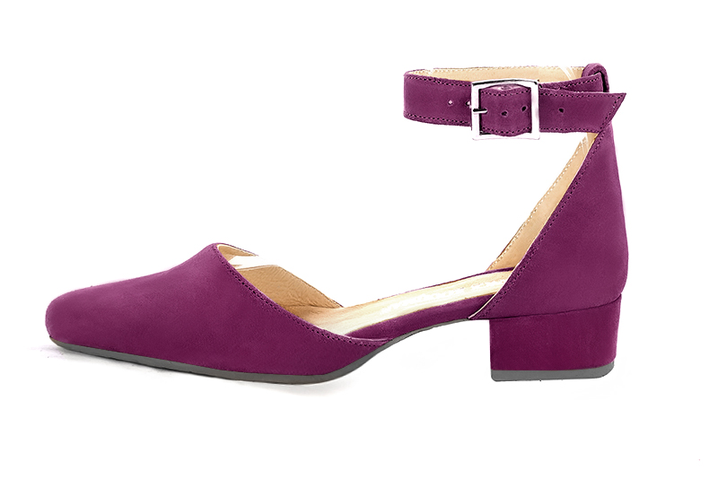 Mulberry purple women's open side shoes, with a strap around the ankle. Round toe. Low block heels. Profile view - Florence KOOIJMAN